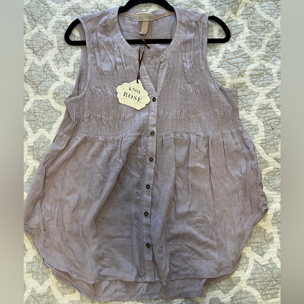 Sleeveless smocked button front top, size large